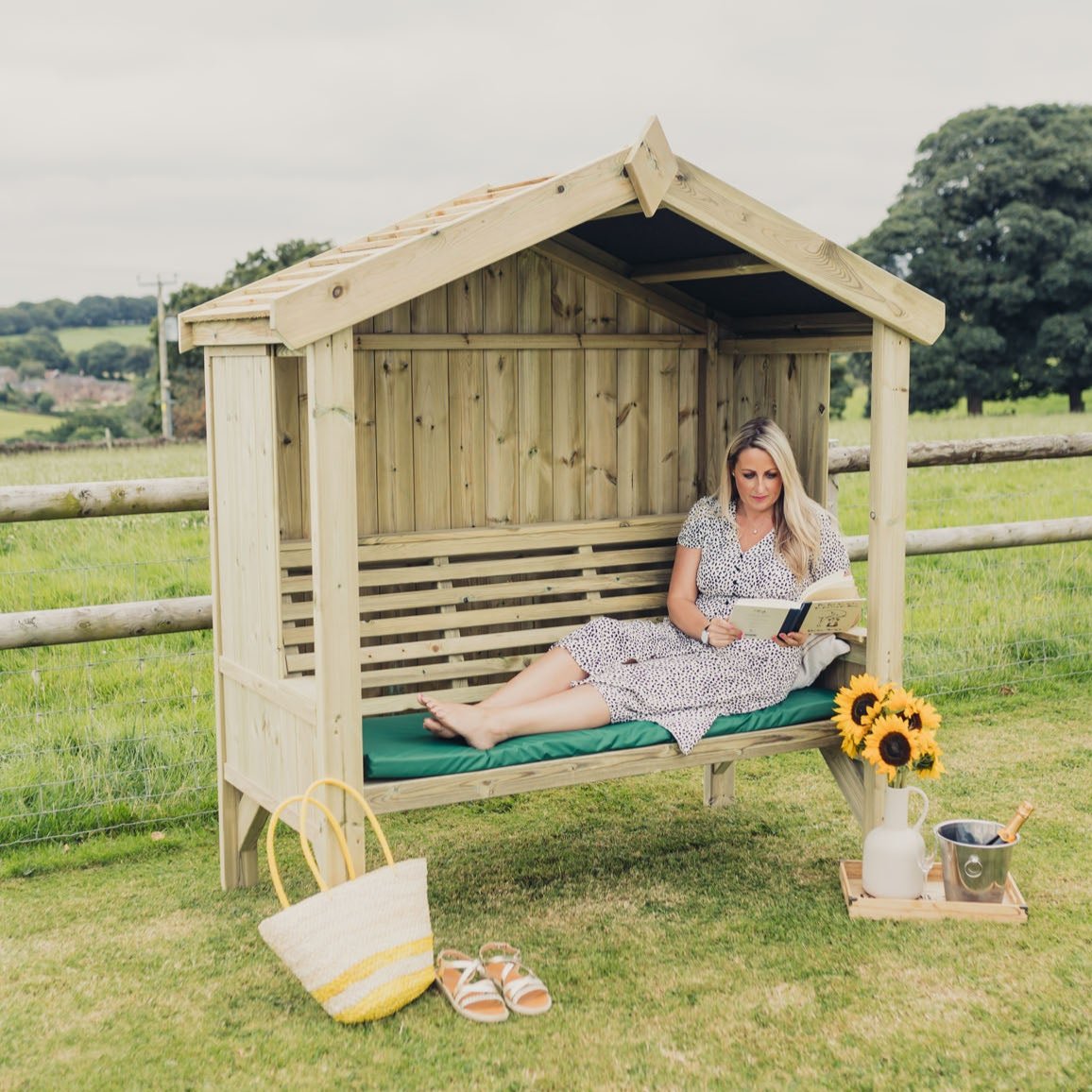 Cottage Arbour - Seats Three