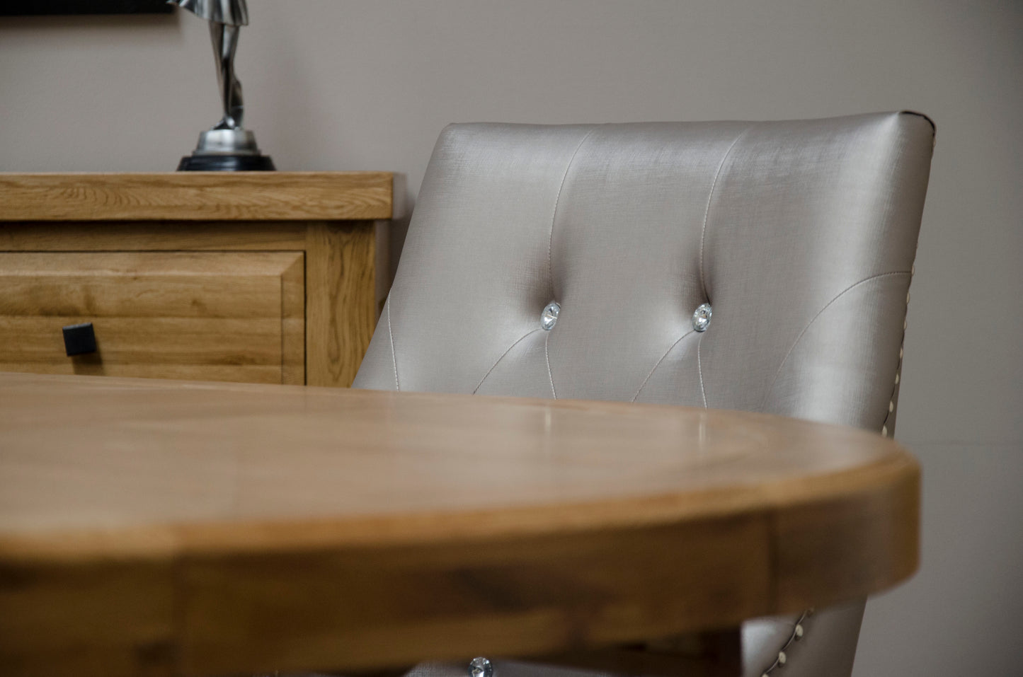 Deluxe Round Extending Table 1250+(1x550) 100% Solid Oak4