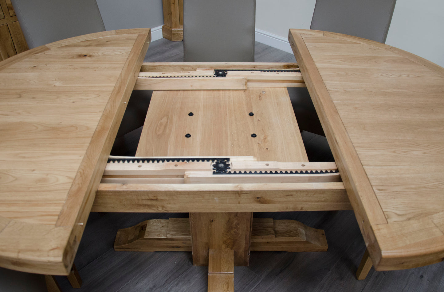 Deluxe Round Extending Table 1250+(1x550) 100% Solid Oak6